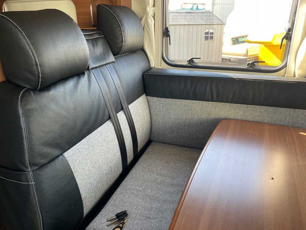 フィアット LMC製エクスプローラー-かーかーいんてりあ高橋