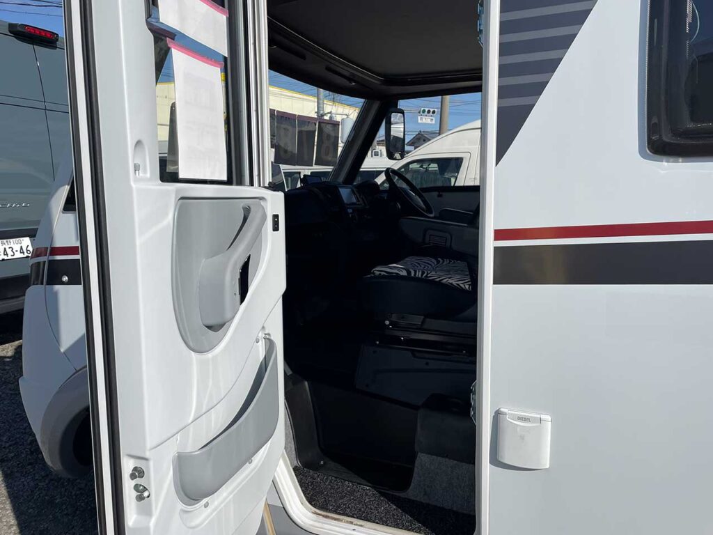フィアット LMC製エクスプローラー-かーかーいんてりあ高橋