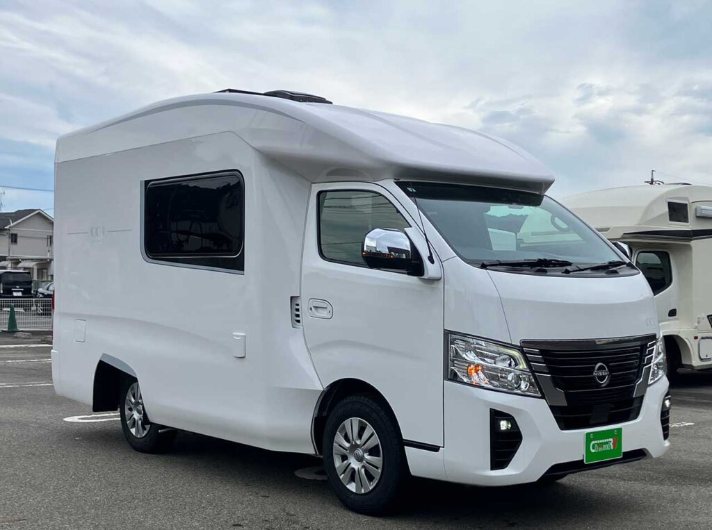 アストラーレCC1　2.5Lディーゼルターボ　4WD７速オートマ