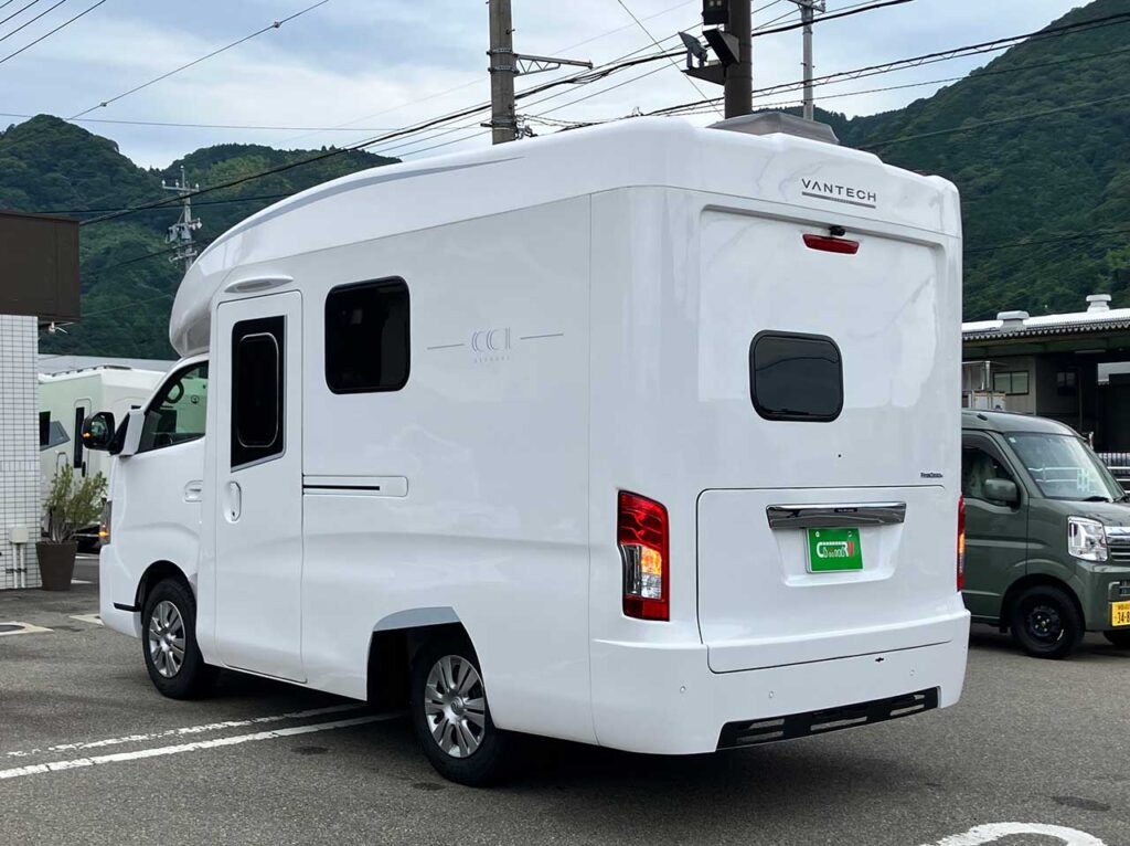 アストラーレCC1　2.5Lディーゼルターボ　4WD７速オートマ